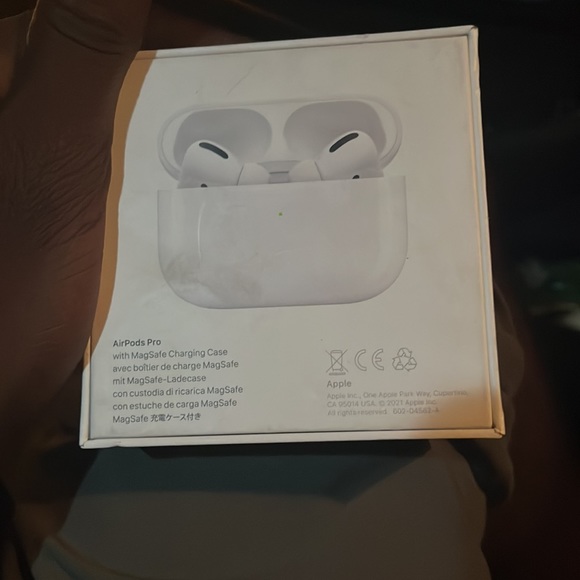 AirPods Pro brand new Came with new phone never been used - Picture 6 of 9